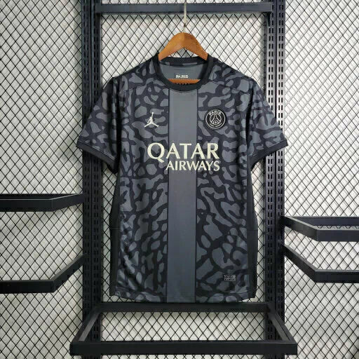 Camisa Paris Saint-Germain III 23/24 - Torcedor Nike Masculina - Preta com detalhes em cinza