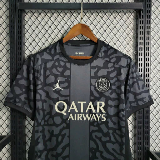 Camisa Paris Saint-Germain III 23/24 - Torcedor Nike Masculina - Preta com detalhes em cinza